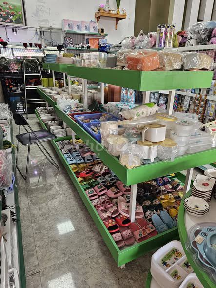 Kệ gỗ 3 tầng chịu lực tốt. Mua bán Tủ, kệ gia đình tại Thị xã Bến Cát Bình Dương được đăng bởi Viên Nguyễn hình 1