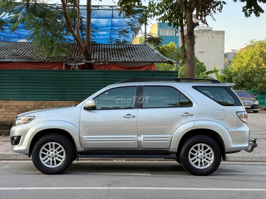 Toyota Fortuner V 2013 Xăng Bạc 17 vạn