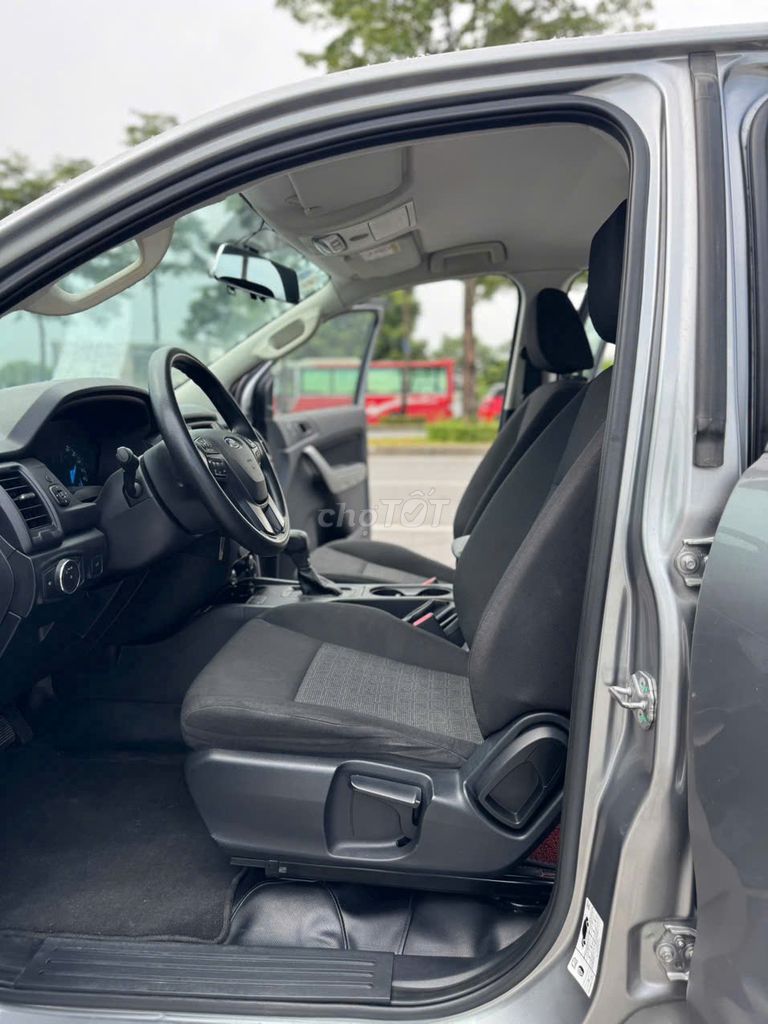 Ford Ranger XLS 2.2AT 2019 một chủ Hà Nội. Mua bán Ô tô tại Quận Thanh Xuân Hà Nội được đăng bởi Nguyễn Quang Đức hình 6