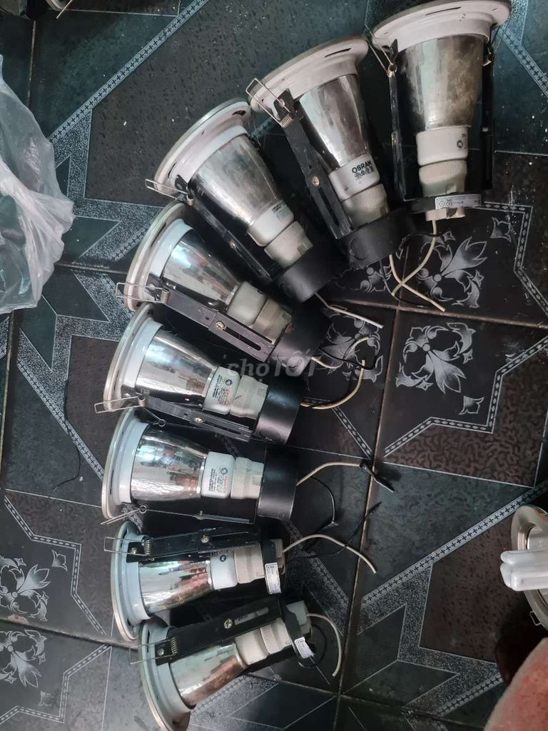 Bóng đèn âm trần Anfaco Bạc còn Mới. Mua bán Đèn tại Quận 3 Tp Hồ Chí Minh được đăng bởi Sơn hình 1