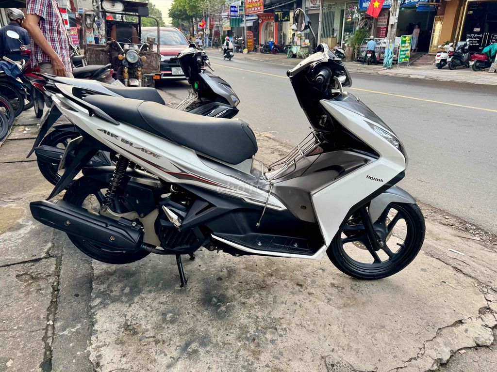 🟢🟢 AB 125 trắng xám 2014 xe đẹp có trả góp. Mua bán Xe máy tại Thành phố Biên Hòa Đồng Nai được đăng bởi XE MÁY CŨ THÀNH MỸ  hình 4