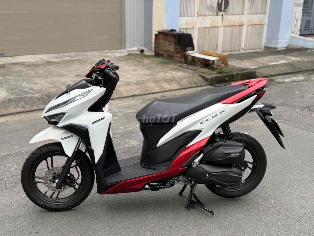 Honda Vario 150i 2022 Trắng Đỏ Đen 113 km. Mua bán Xe máy tại Quận Bình Tân Tp Hồ Chí Minh được đăng bởi Thành Mazda  hình 1