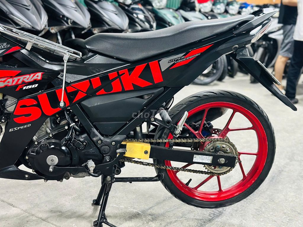 XE MÁYTHANH TÙNG_SATRIA 150 ĐỎ ĐEN ZIN XE RẤT ĐẸP. Mua bán Xe máy tại Quận Nam Từ Liêm Hà Nội được đăng bởi THANH TÙNG hình 6