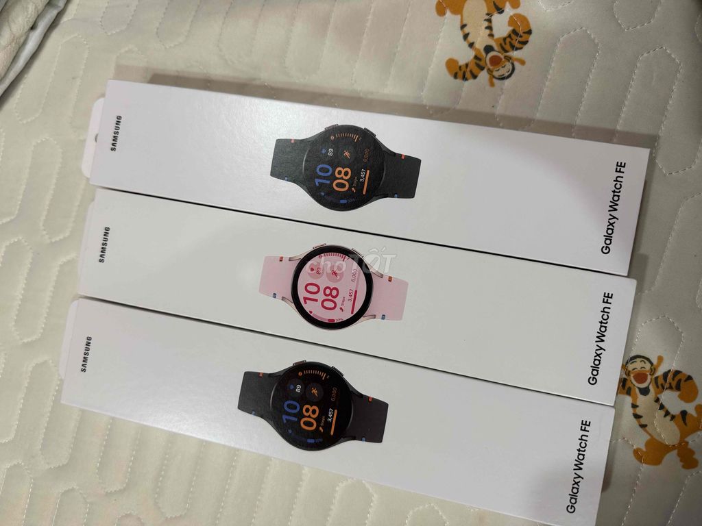 Dư 3 cây Samsung Watch FE đen, hồng SSVN