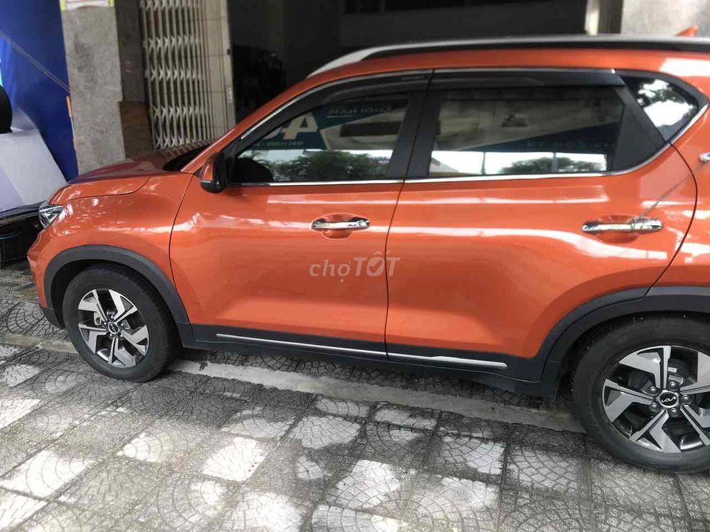 KIA Sonet Premium 2023 оранжевый
