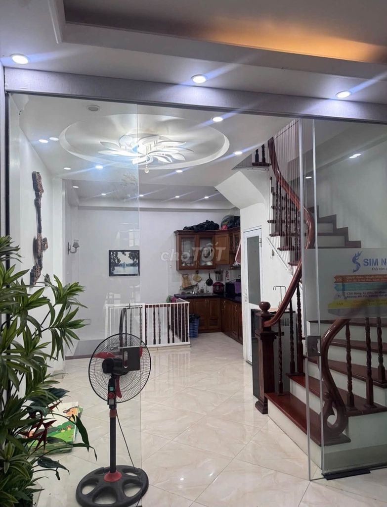 Дом в Hoang Mai, разъезд для машин, 5 этажей, 42м2