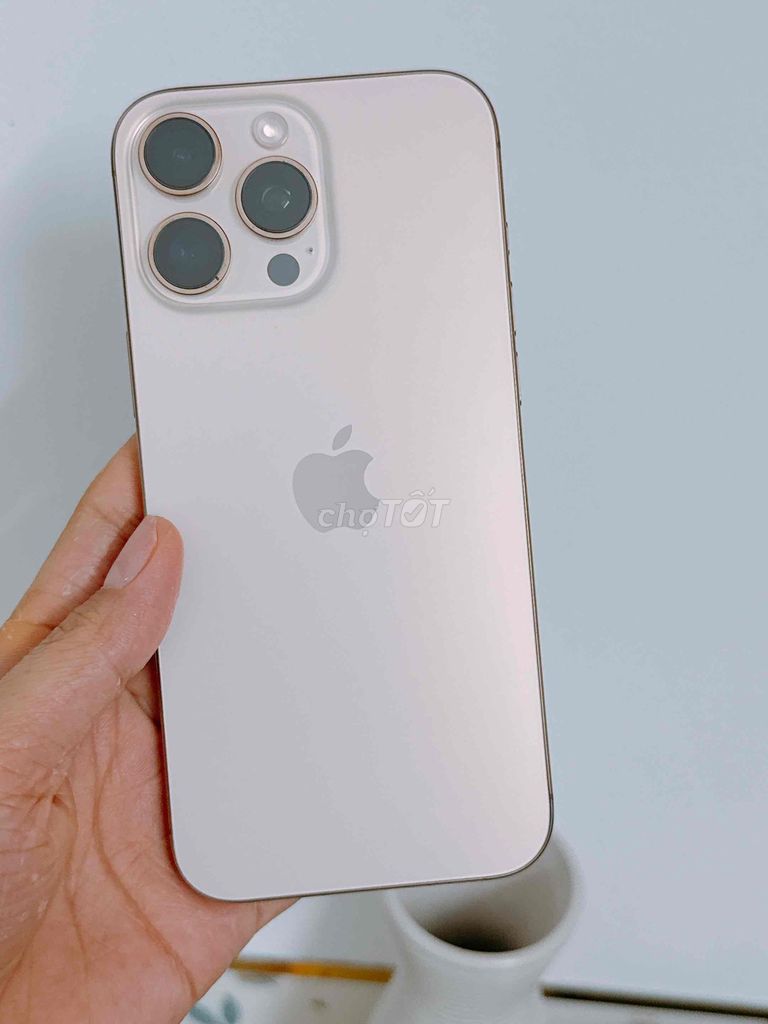 Apple iPhone 16 Pro Max 256GB gold VN/A pin 94%. Mua bán Điện thoại tại Quận 3 Tp Hồ Chí Minh được đăng bởi Kim Thanh  hình 1