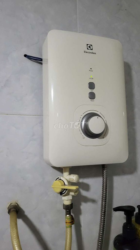 Bộ máy nước nóng trực tiếp electrolux có vòi