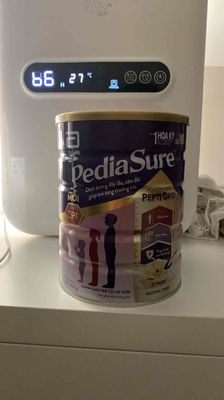 cần pass một hộp sữa Pediasure còn nguyên seal