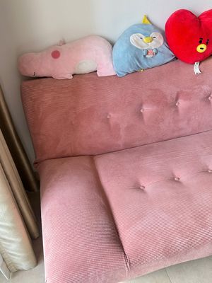 Sofa giường + màu hồng, dài 1m8, mới 95%. Mua bán Bàn ghế tại Thành phố Thủ Đức Tp Hồ Chí Minh được đăng bởi Nguyễn Tiến Đạt