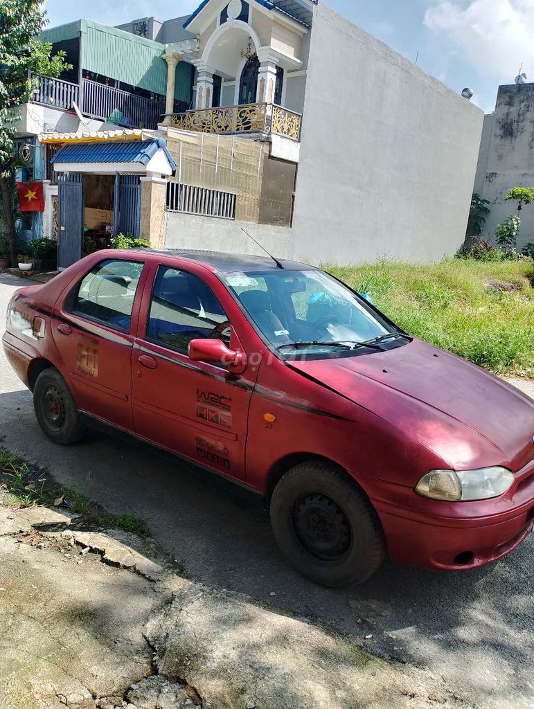 Fiat Siena 2002 tập lái.cho đổ thay xe máy