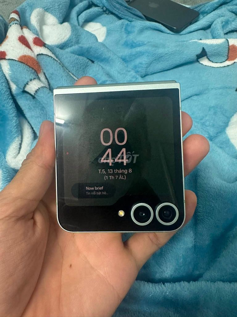 Samsung Z Flip 5 Bạc. Mua bán Điện thoại tại Quận 10 Tp Hồ Chí Minh được đăng bởi Hội Đồ Điện Tử hình 1