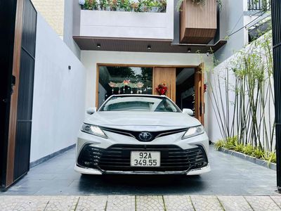 Toyota Camry Hybrid 2022 Trắng 21625 km. Mua bán Ô tô tại Quận Cẩm Lệ Đà Nẵng được đăng bởi USER CAR 1990