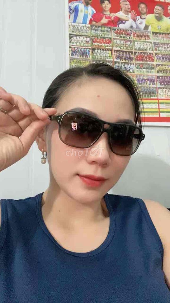 Kính râm NIKE Nữ Nhựa Nâu. Mua bán Phụ kiện thời trang khác tại Thành phố Chí Linh Hải Dương được đăng bởi Quỳnh Nga 2hand hình 1