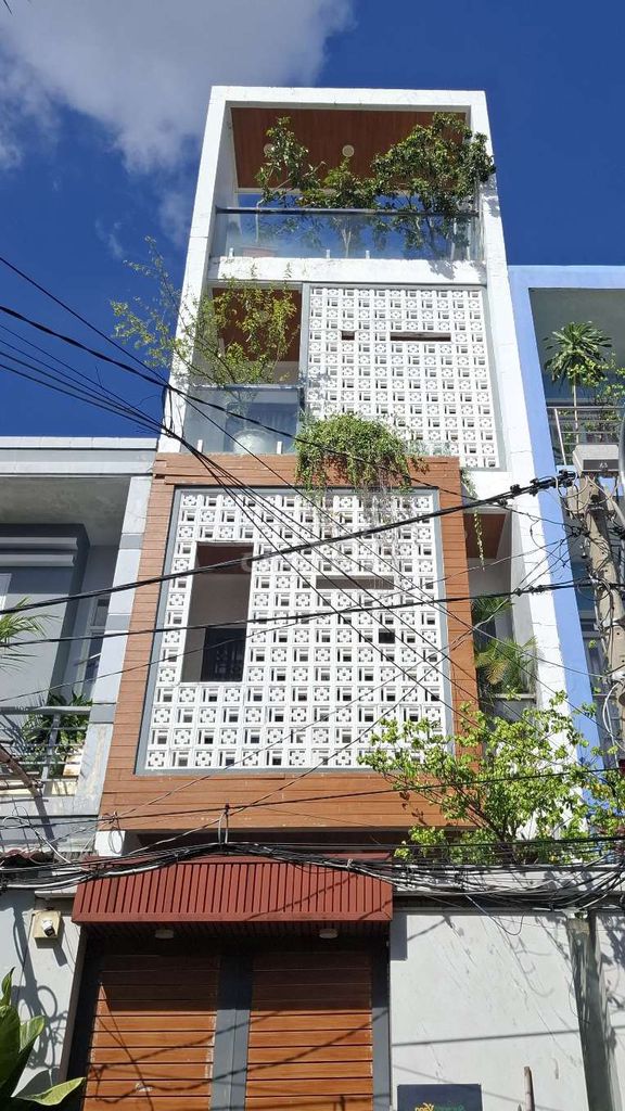 🏩 ПРОДАЕТСЯ 4-ЭТАЖНЫЙ ДОМ ПЛОЩАДЬЮ 84 М² С 8-МЕТРОВОЙ АЛЛЕЕЙ ДЛЯ ГРУЗОВИКОВ. СРЕДНЯЯ СТОИМОСТЬ, НОВАЯ ЦЕНА 9,2 ДЮЙМА