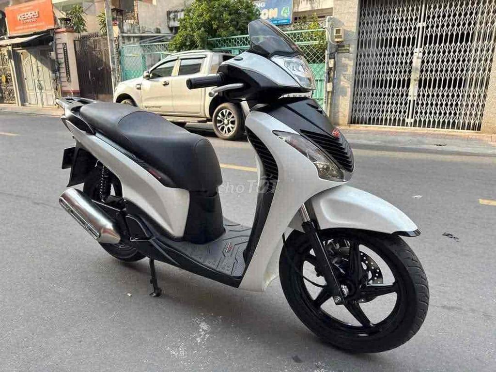 SH150i đời 2010 đầu số 105 nguyên zin chính chủ. Mua bán Xe máy tại Huyện Bình Chánh Tp Hồ Chí Minh được đăng bởi Tên chưa cung cấp hình 2