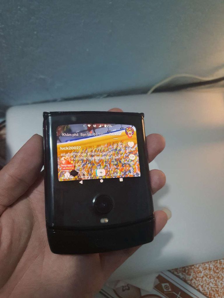 Motorola Razr Đen 2019 còn đẹp full. Mua bán Điện thoại tại Thành phố Thủ Đức Tp Hồ Chí Minh được đăng bởi nubita hình 1