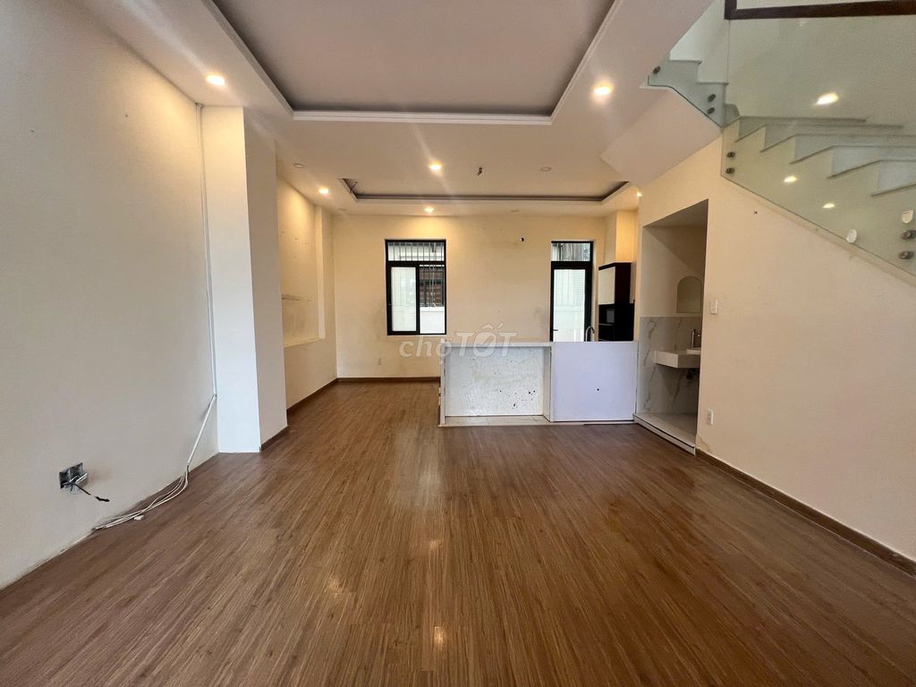 Таунхаус Lakeview City целиком, с отделкой, 3 спальни, 3 санузла