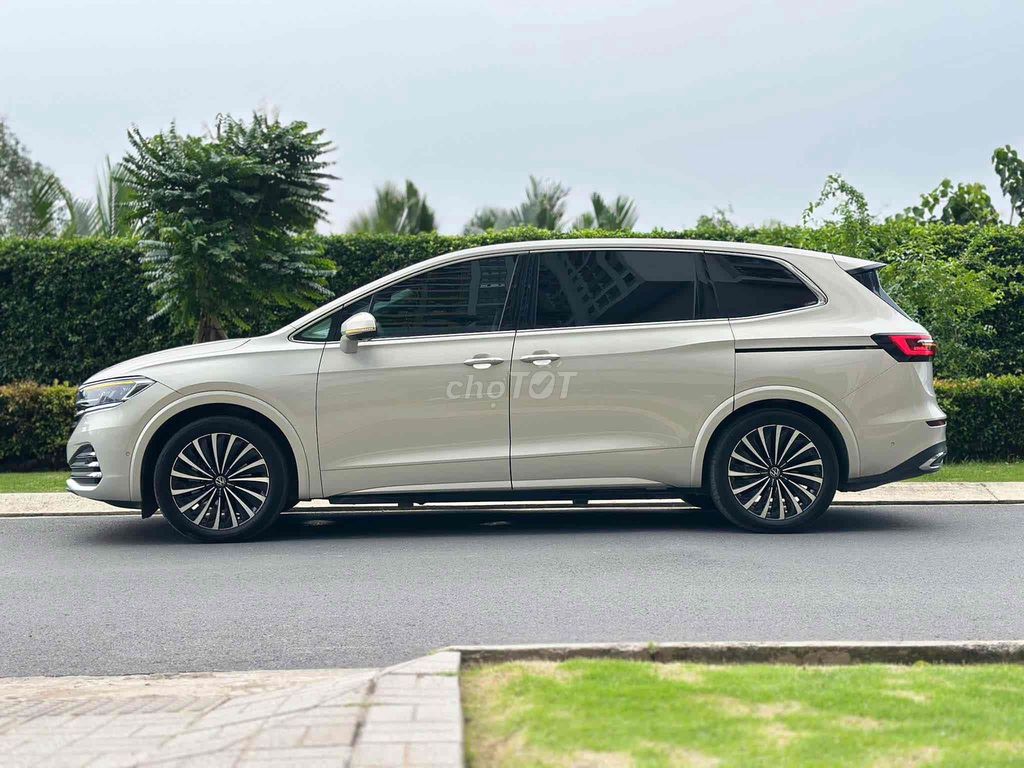 Volkswagen Viloran Luxury 2025 серебристый 10 тыс. км