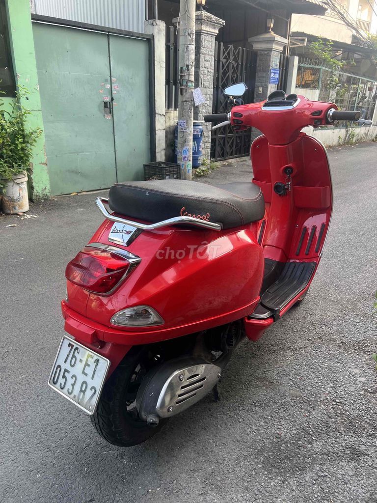 Автомобиль Piaggio Vespa 2011 Red Fi хороший и тихий, хорошая цена