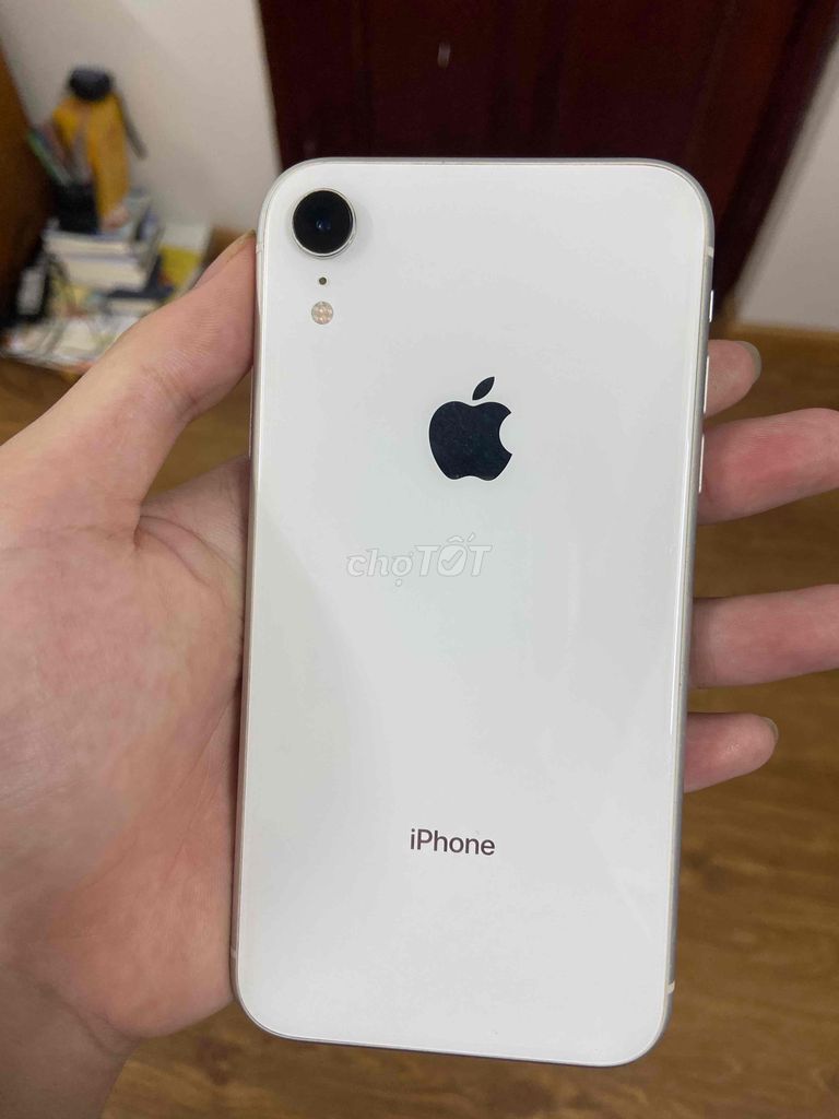iphone xr trắng 64gb zin máy đẹp keng bị đốm ở góc