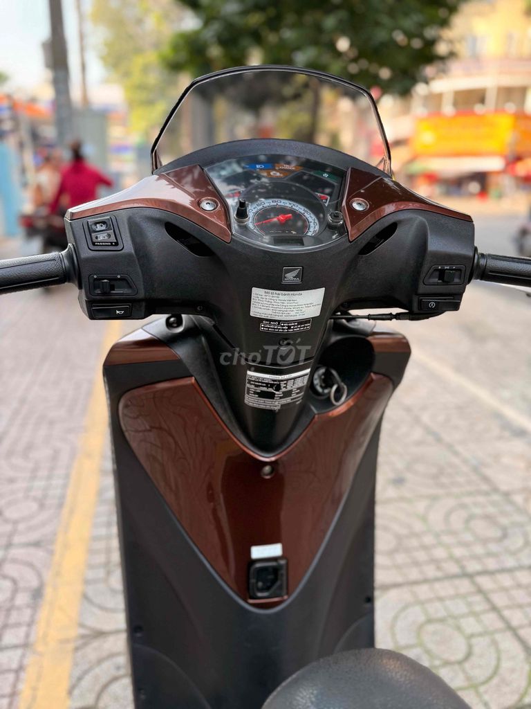 Honda SH150 2011 Nâu 30000 km. Mua bán Xe máy tại Quận 10 Tp Hồ Chí Minh được đăng bởi Giang Lê hình 4