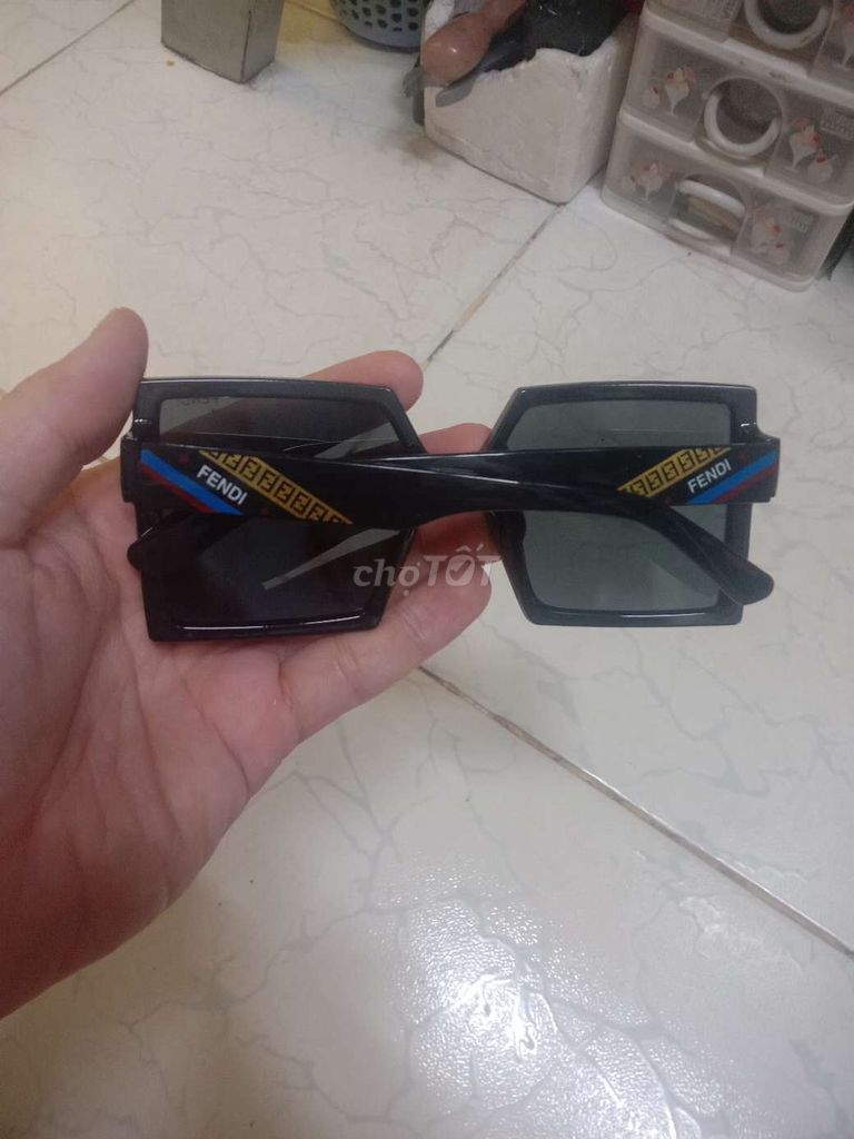 Kính mát Fendi . Mua bán Phụ kiện thời trang khác tại Quận Tân Phú Tp Hồ Chí Minh được đăng bởi Soái  hình 1