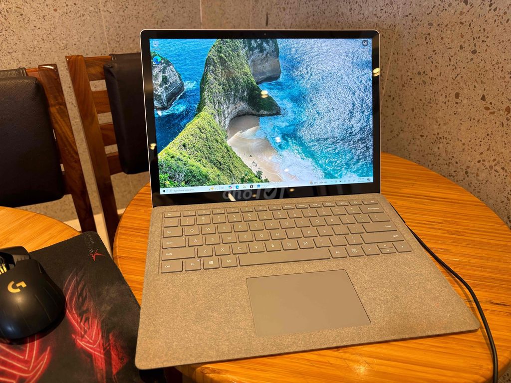 Microsoft Surface Laptop 2 i5-8250U 8GB/128GB. Mua bán Laptop tại Quận 4 Tp Hồ Chí Minh được đăng bởi Robert hình 1