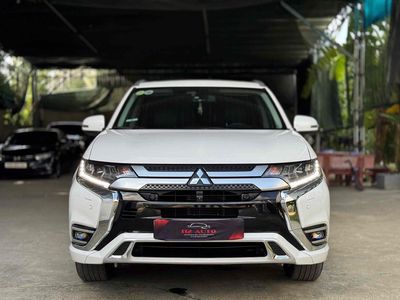 Mitsubishi Outlander 2.0 Premium 2022 Trắng
