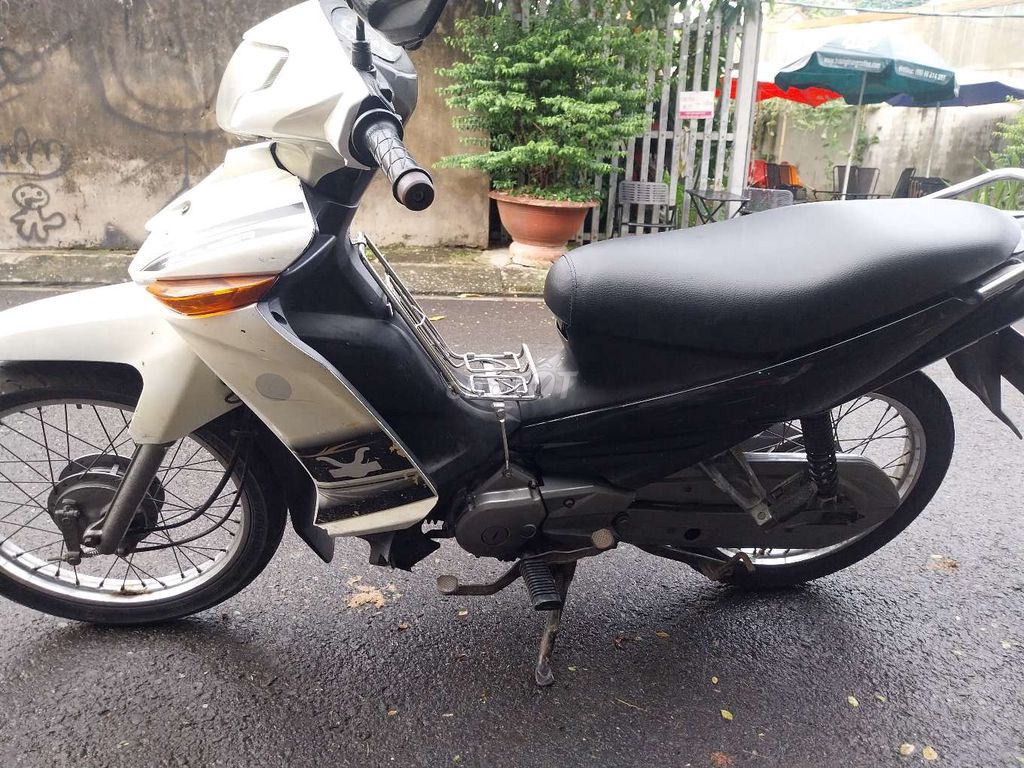 Скутер Yamaha белый, черный