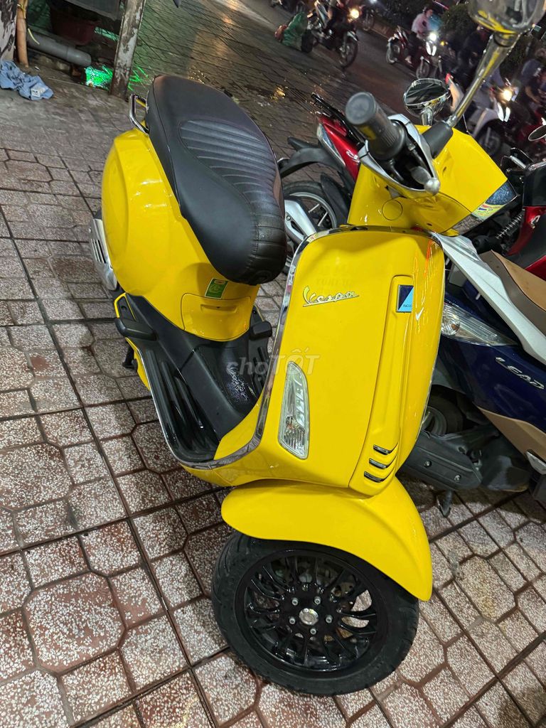 Piaggio Vespa Sprint Желтый