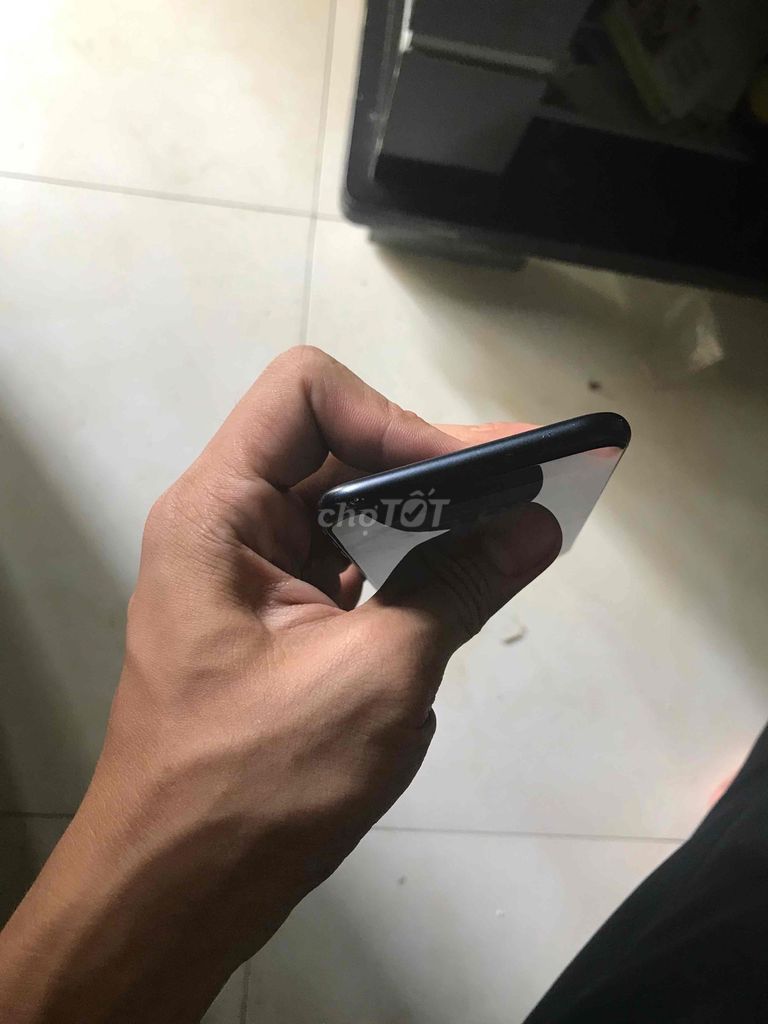 iPhone SE 64GB đen. Mua bán Điện thoại tại Huyện Cẩm Khê Phú Thọ được đăng bởi Nguyễn Phước hình 1