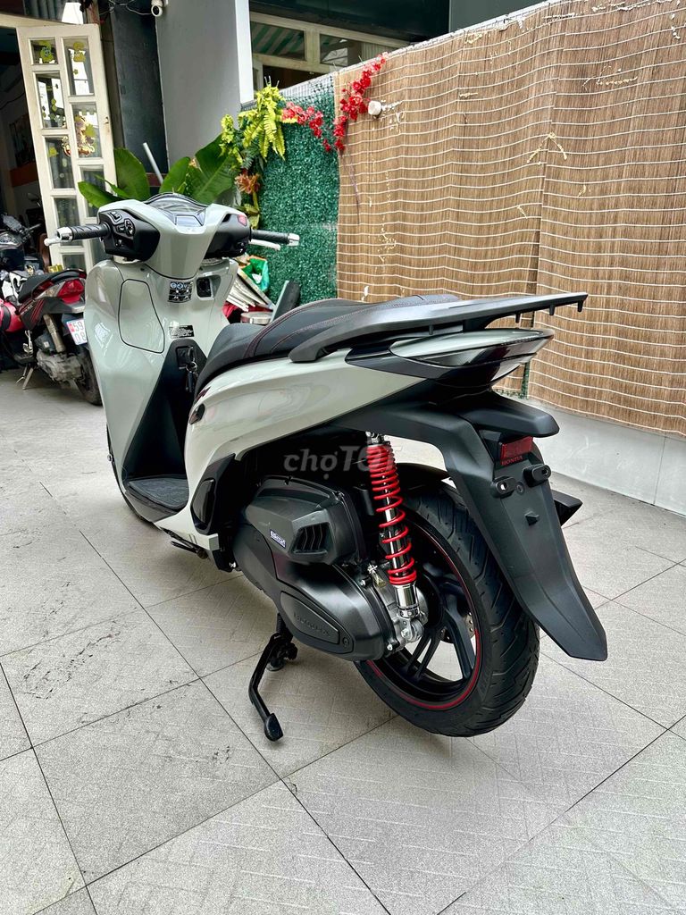 Honda SH350i 2025 с номерами Хошимина, Серый, одометр 7000 км, от собственника