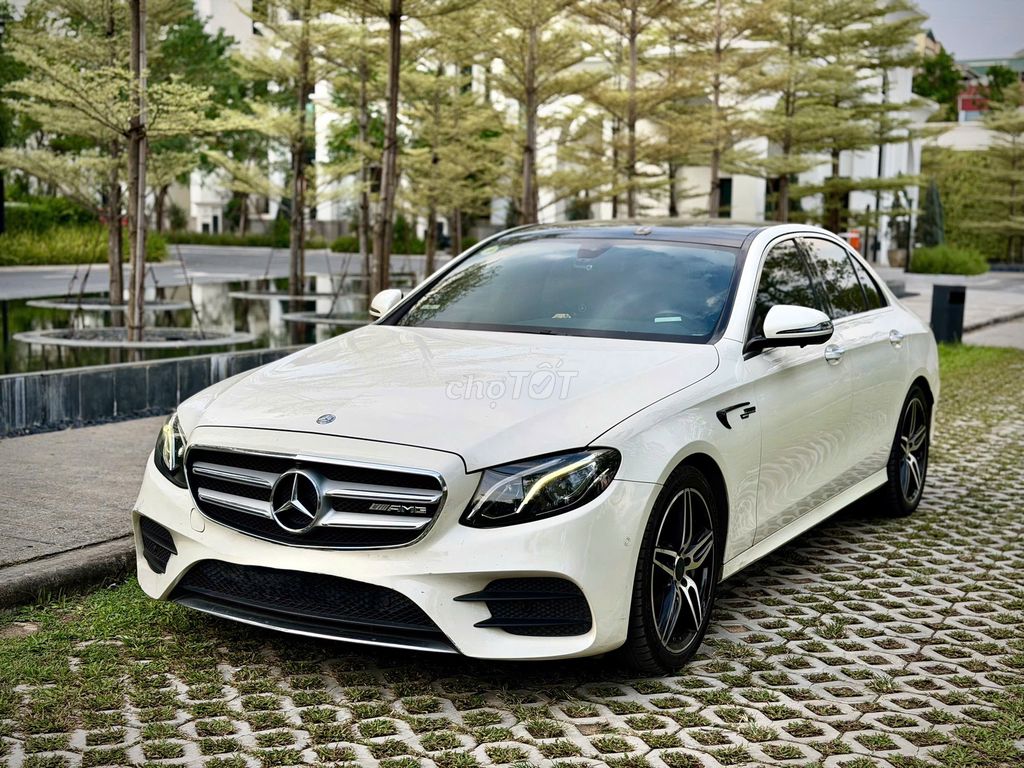 Мерседес E300 AMG 2017 белый 98000 км