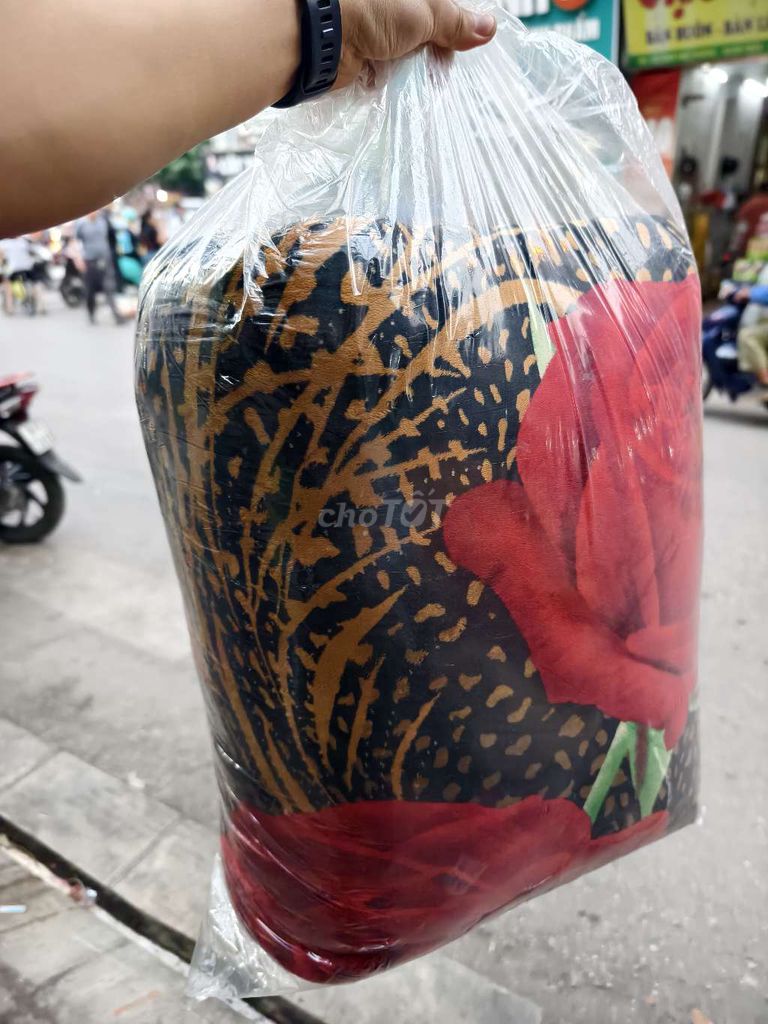 Chăn nhung len hoa hồng. Mua bán Giường, chăn ga gối nệm tại Quận Đống Đa Hà Nội được đăng bởi Hà Đỗ hình 1