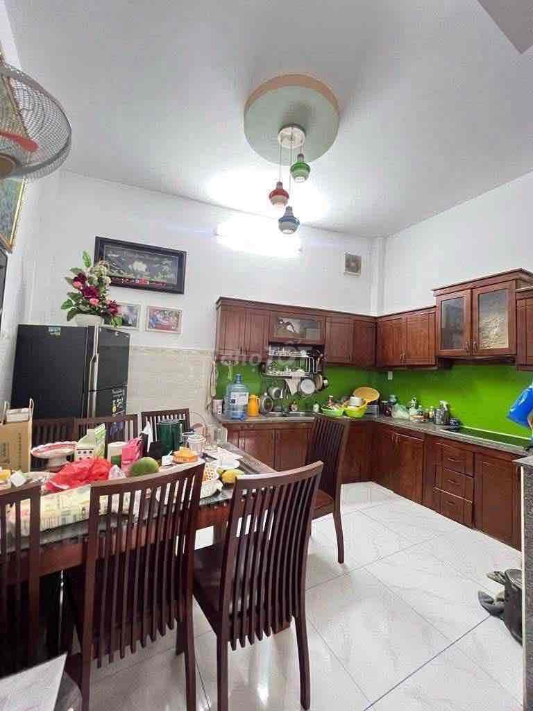 ЛЮК 4,65 М - ГАРАЖ - РЯДОМ СО СМАРТОМ - 6. X МИЛЛИАРДОВ