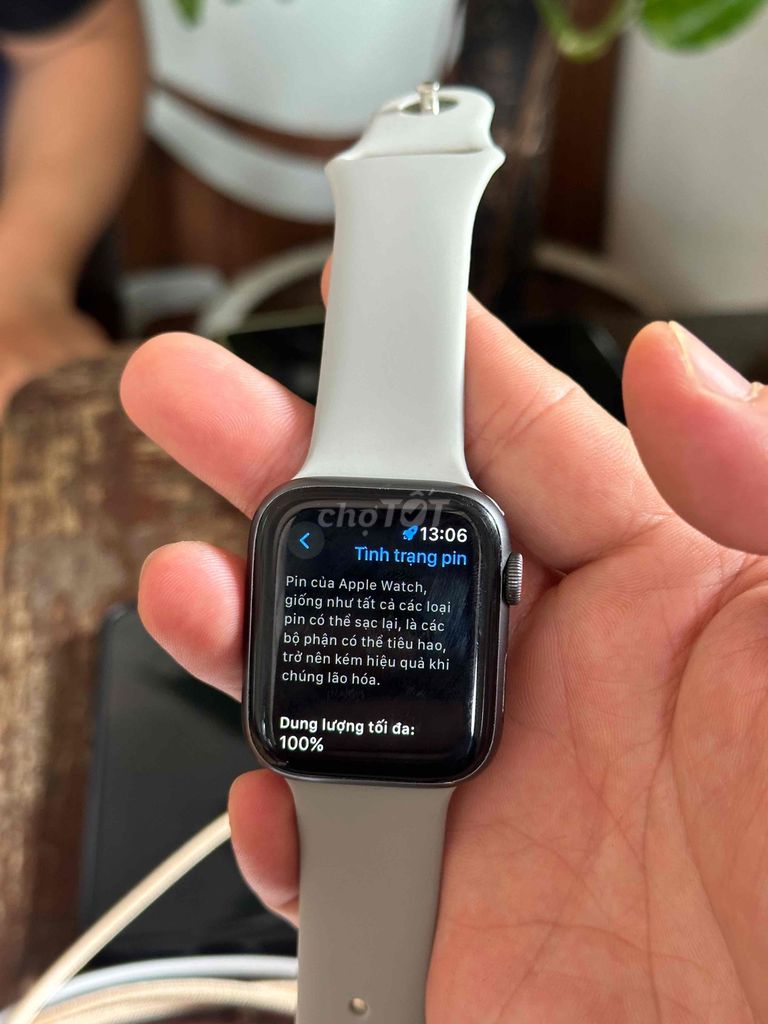 Apple Watch Series 4 44mm Xám. Mua bán Thiết bị đeo thông minh tại Thành phố Buôn Ma Thuột Đắk Lắk được đăng bởi Xuân Tr hình 1