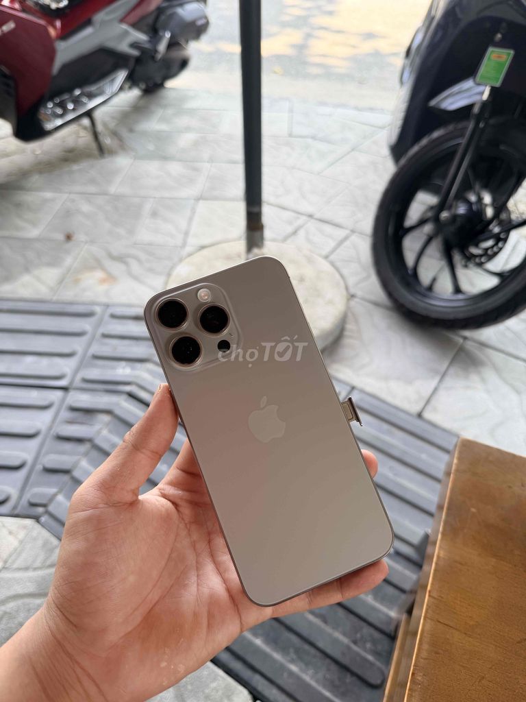 Apple iPhone 15 Pro Max 256GB/512GB Titan. Mua bán Điện thoại tại Quận Ngũ Hành Sơn Đà Nẵng được đăng bởi Nghĩa  hình 1