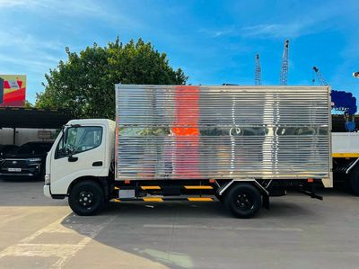 Hino XZU 730 Thùng Kín Trọng Tải 5 Tấn. Mua bán Xe tải, xe ben tại Thành phố Thuận An Bình Dương được đăng bởi Hino 3s Bình Dương