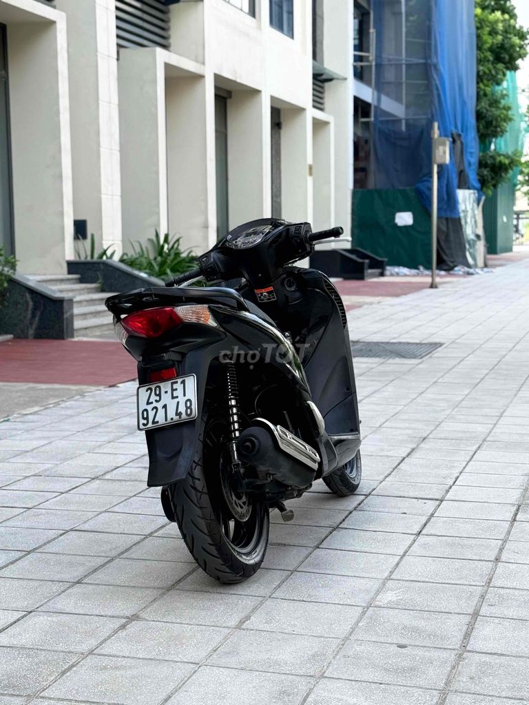 Черная спортивная отделка Honda SH150i 2016 Enter 29E