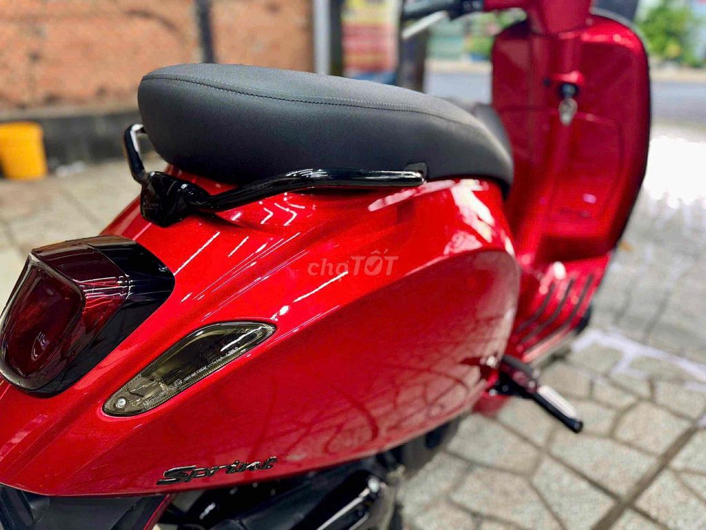 Piaggio Vespa Đỏ
