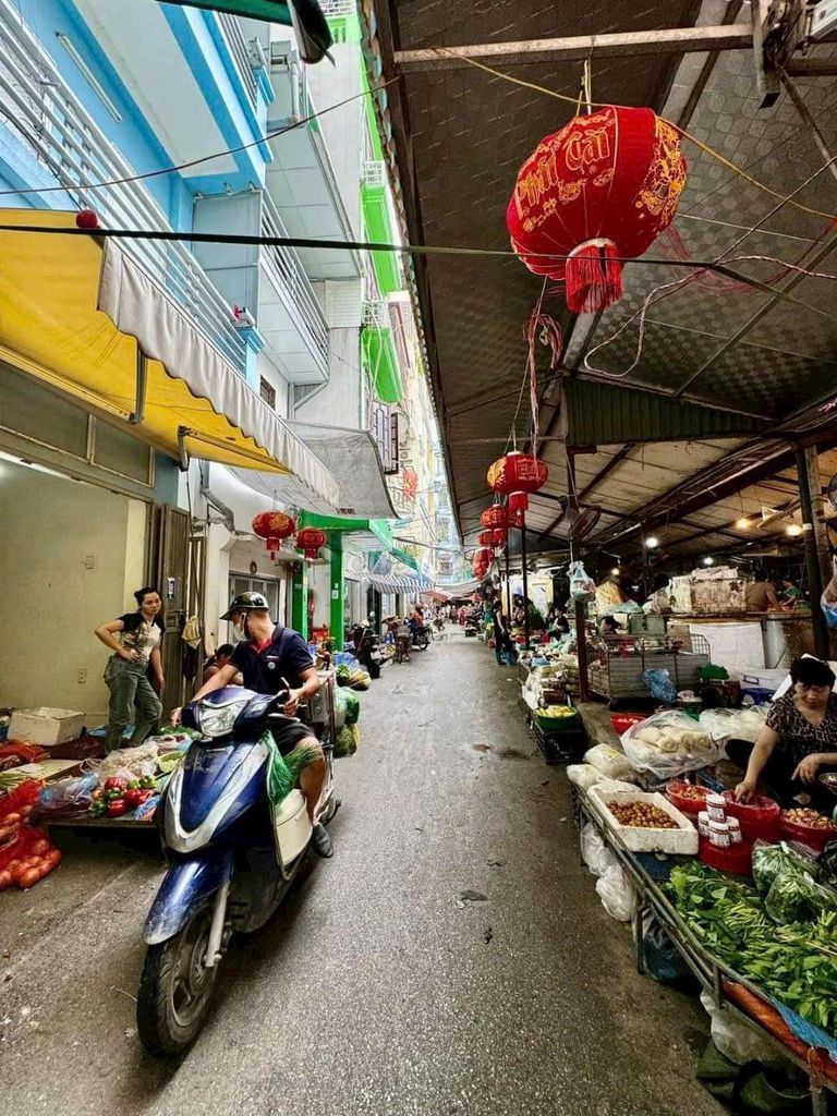 Nhà mặt chợ Yên Lãng. Kinh doanh,2 mặt ngõ , thang máy. Sdcc