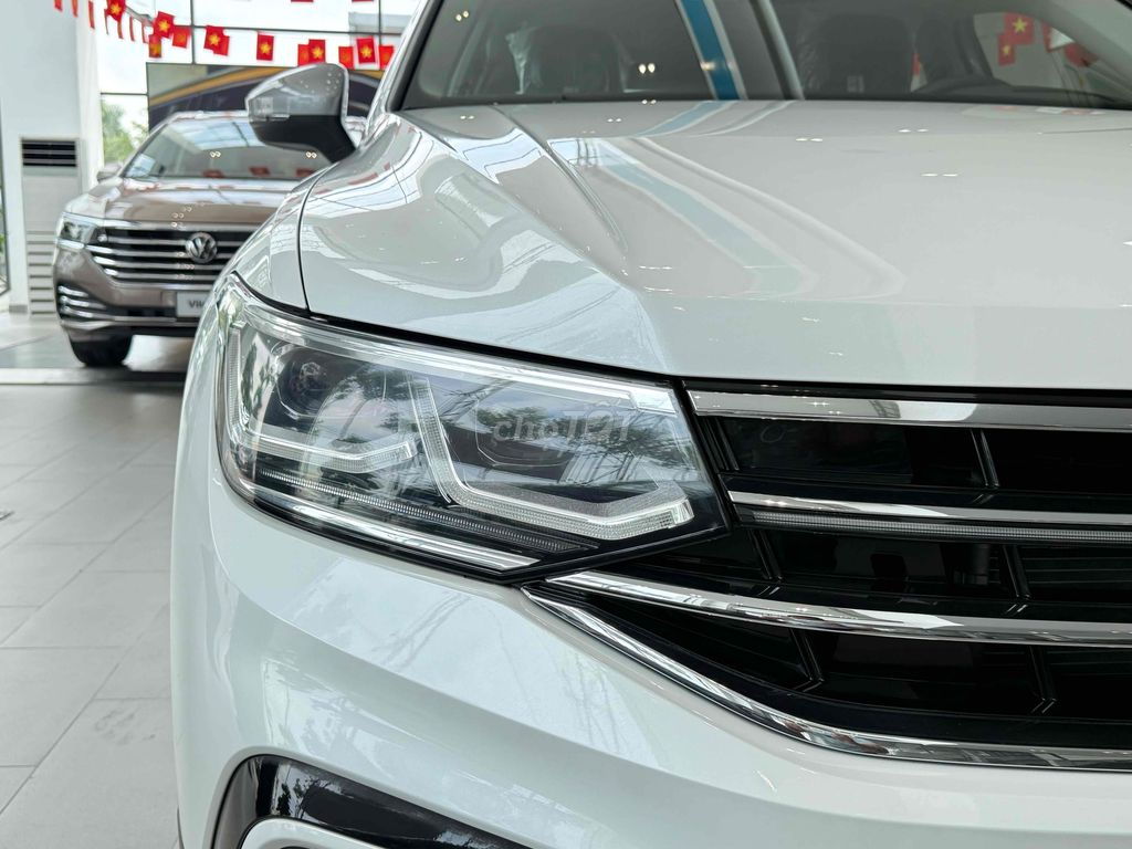 Volkswagen Tiguan 2023 mới 100% chỉ 200tr nhận xe. Mua bán Ô tô tại Quận 12 Tp Hồ Chí Minh được đăng bởi Phong GT Car hình 3