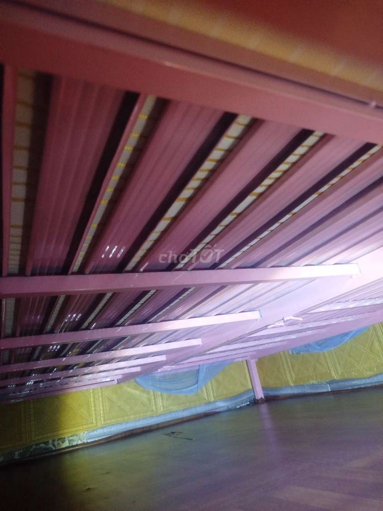 Giường sắt 1.8m x 2m Hồng. Mua bán Giường, chăn ga gối nệm tại Quận 12 Tp Hồ Chí Minh được đăng bởi vo tuấn hình 1