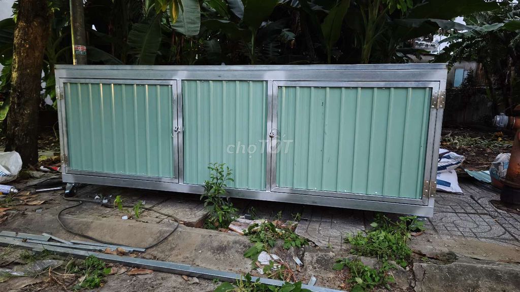 Tủ sắt Xanh lá 2.5m có bánh xe. Mua bán Tủ, kệ gia đình tại Huyện Cần Giuộc Long An được đăng bởi la kim chi hình 1