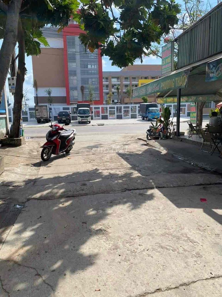 Bán nhà đối diện cổng trường cấp 3 Nguyễn Thị Minh Khai hướng Đông nam