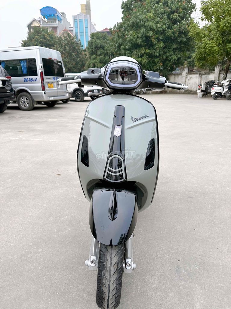 Vespa xám xanh đèn vuông ắc quy siêu lướt