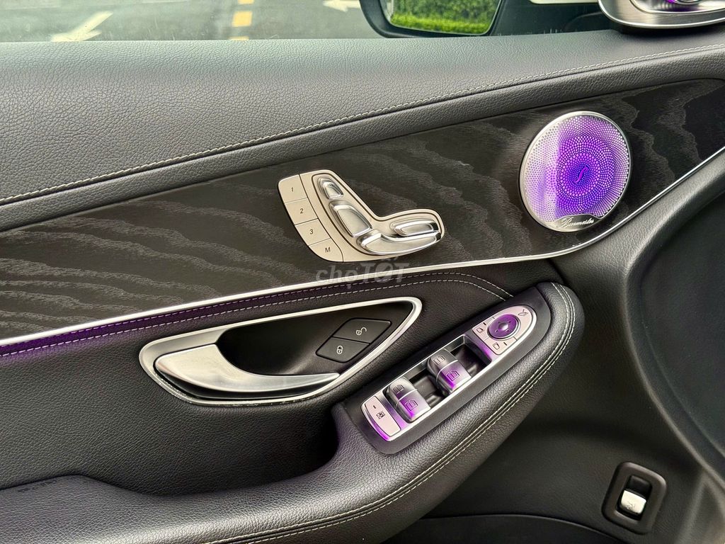 Mercedes GLC300 2018 model 2019 màu trắng. Mua bán Ô tô tại Quận Thanh Xuân Hà Nội được đăng bởi Nguyễn Tuấn Hoàng hình 17