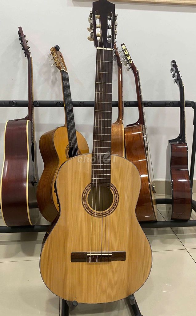 Đàn guitar Classic Nâu Có EQ. Mua bán Nhạc cụ tại Quận 7 Tp Hồ Chí Minh được đăng bởi Erik Vu hình 1