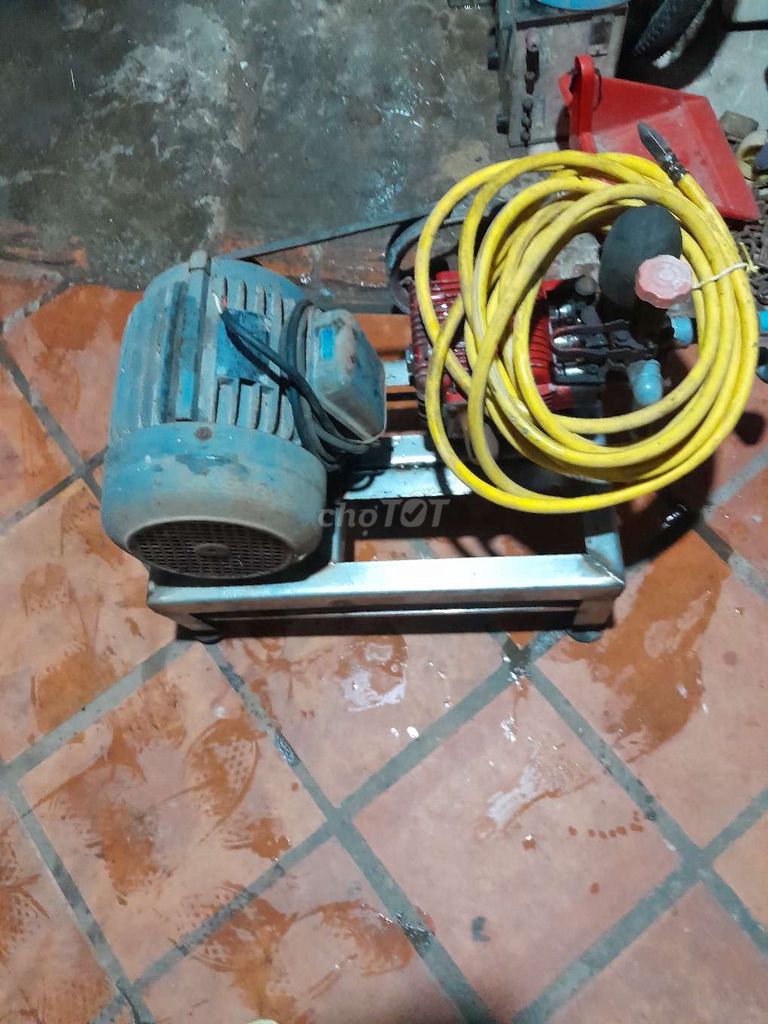 Thanh lý chiếc máy xịt xe motor 3hp chạy tốt